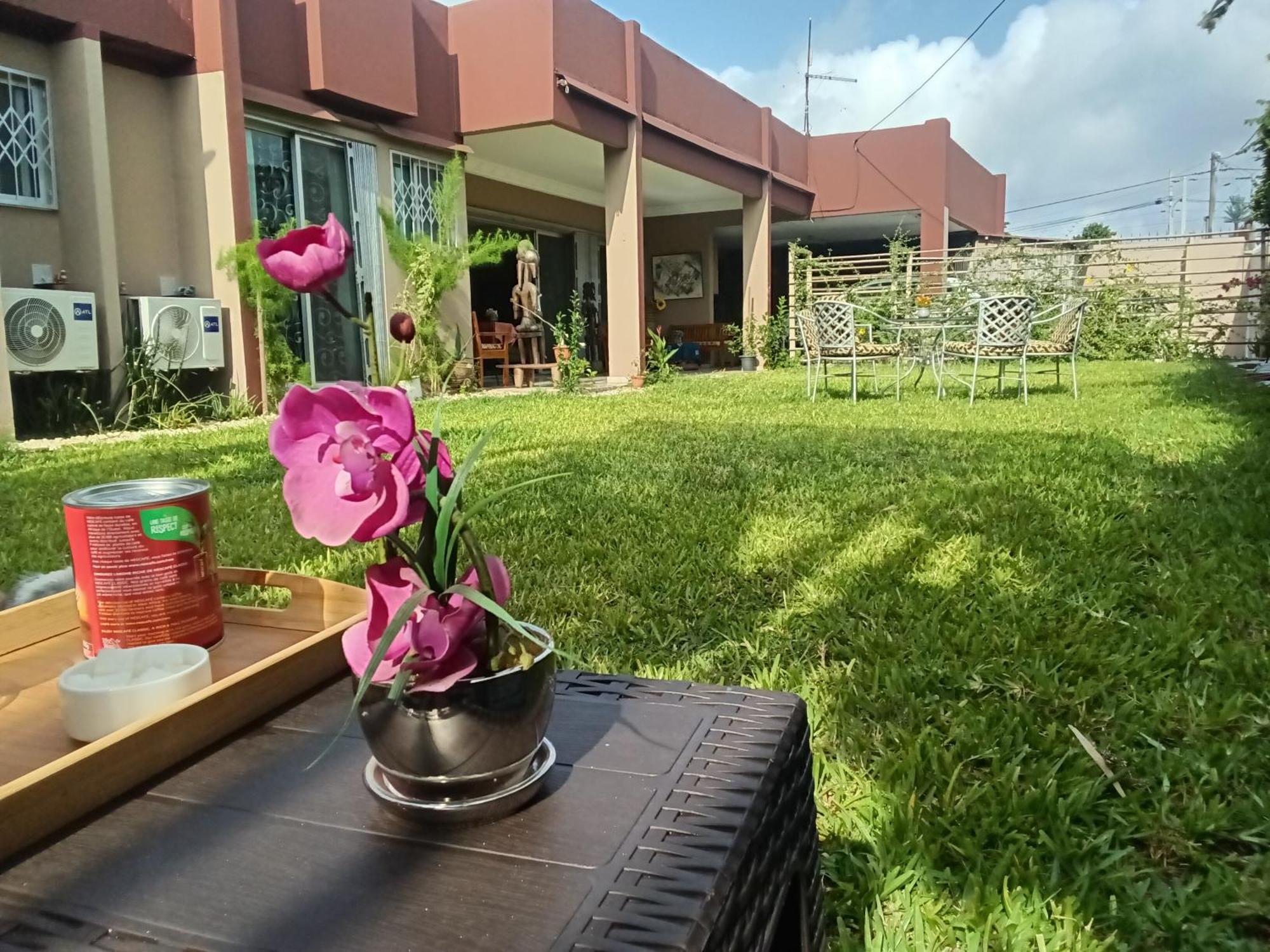 Maison Katia Abidjan Luaran gambar